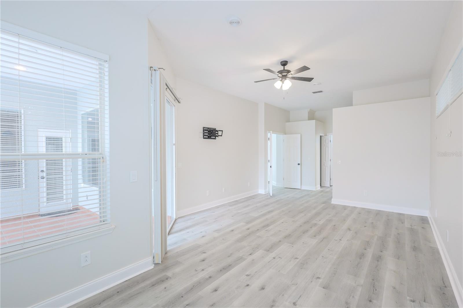 Image 18 of 48 For 8023 Canyon Lake Circle