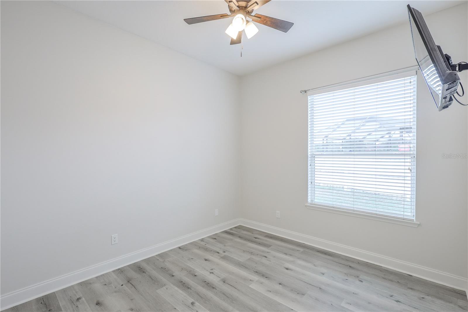 Image 24 of 48 For 8023 Canyon Lake Circle