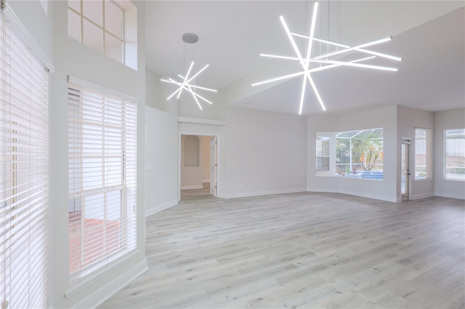 Image 6 of 48 For 8023 Canyon Lake Circle