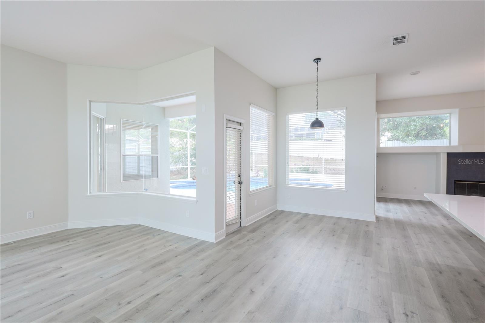 Image 7 of 48 For 8023 Canyon Lake Circle