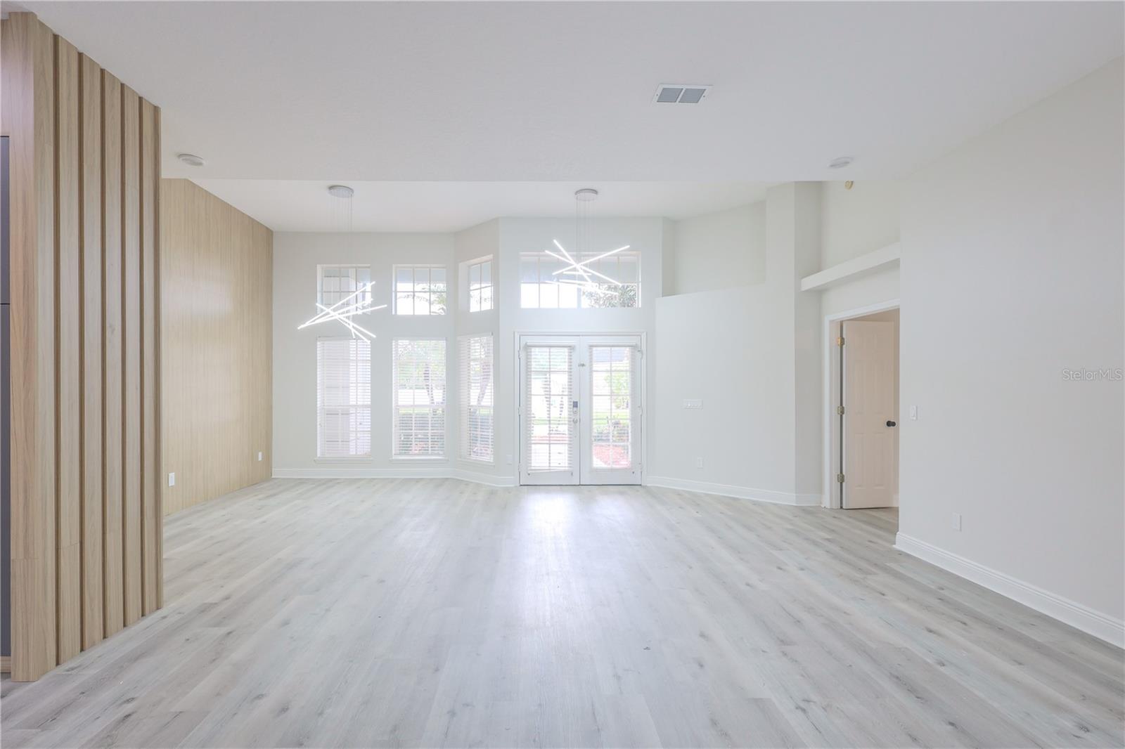 Image 9 of 48 For 8023 Canyon Lake Circle