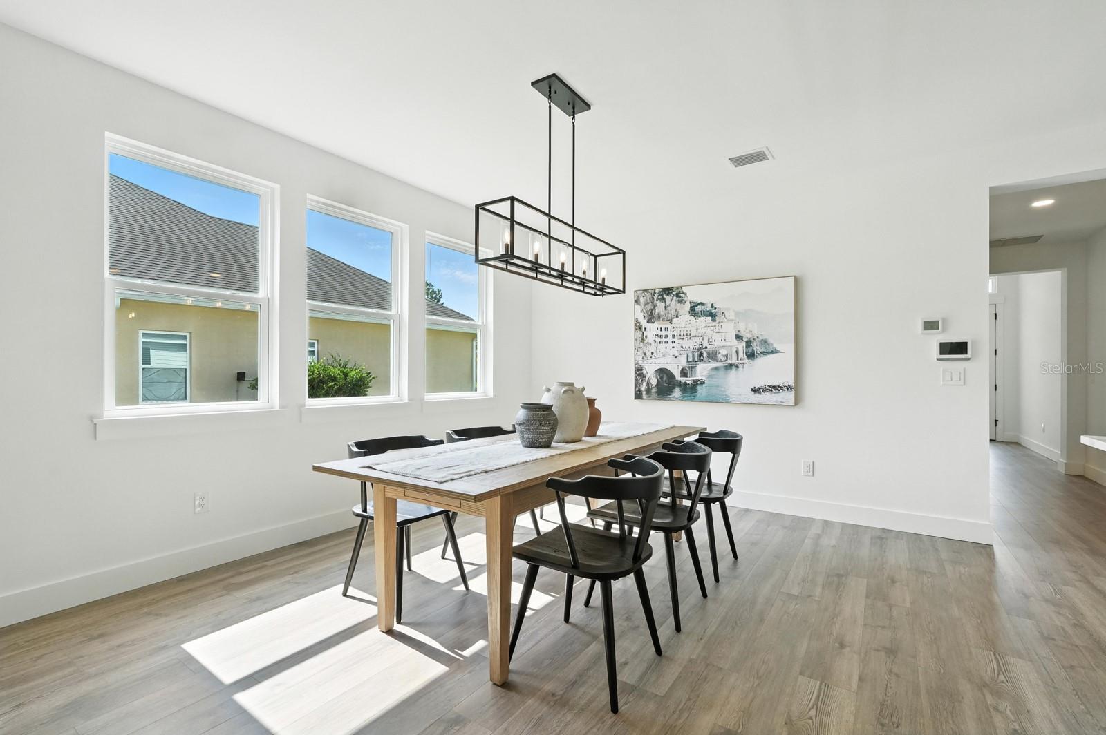 Image 18 of 47 For 15 Ulmus Place