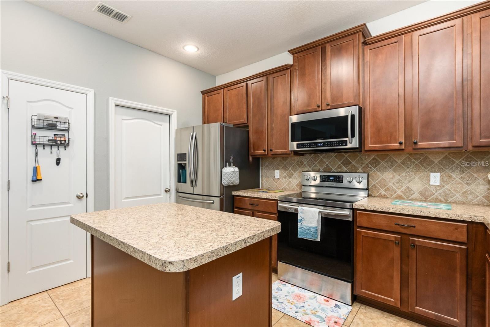 Image 13 of 24 For 624 Woods Landing Drive