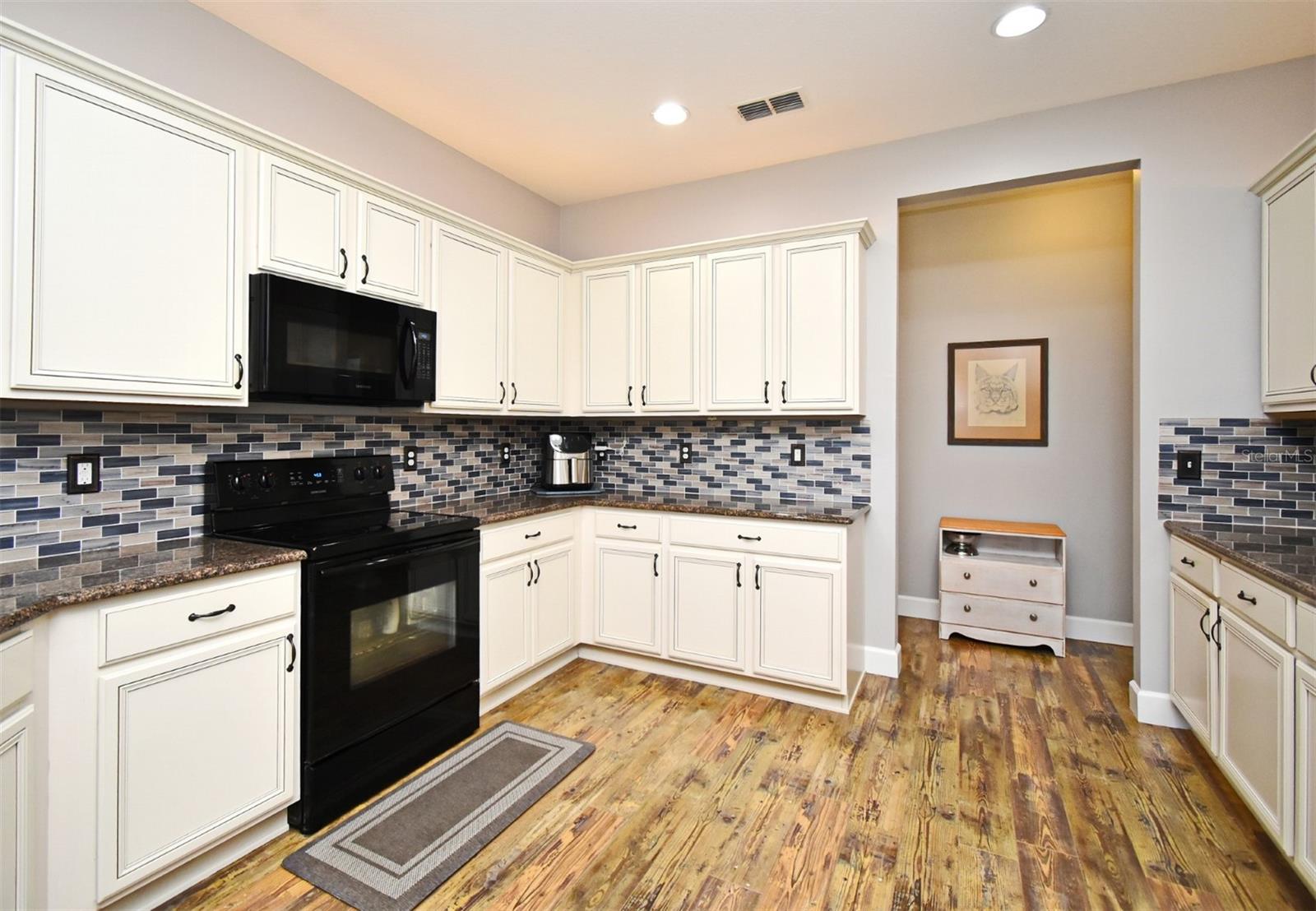 Image 12 of 49 For 9732 Royal Vista Avenue