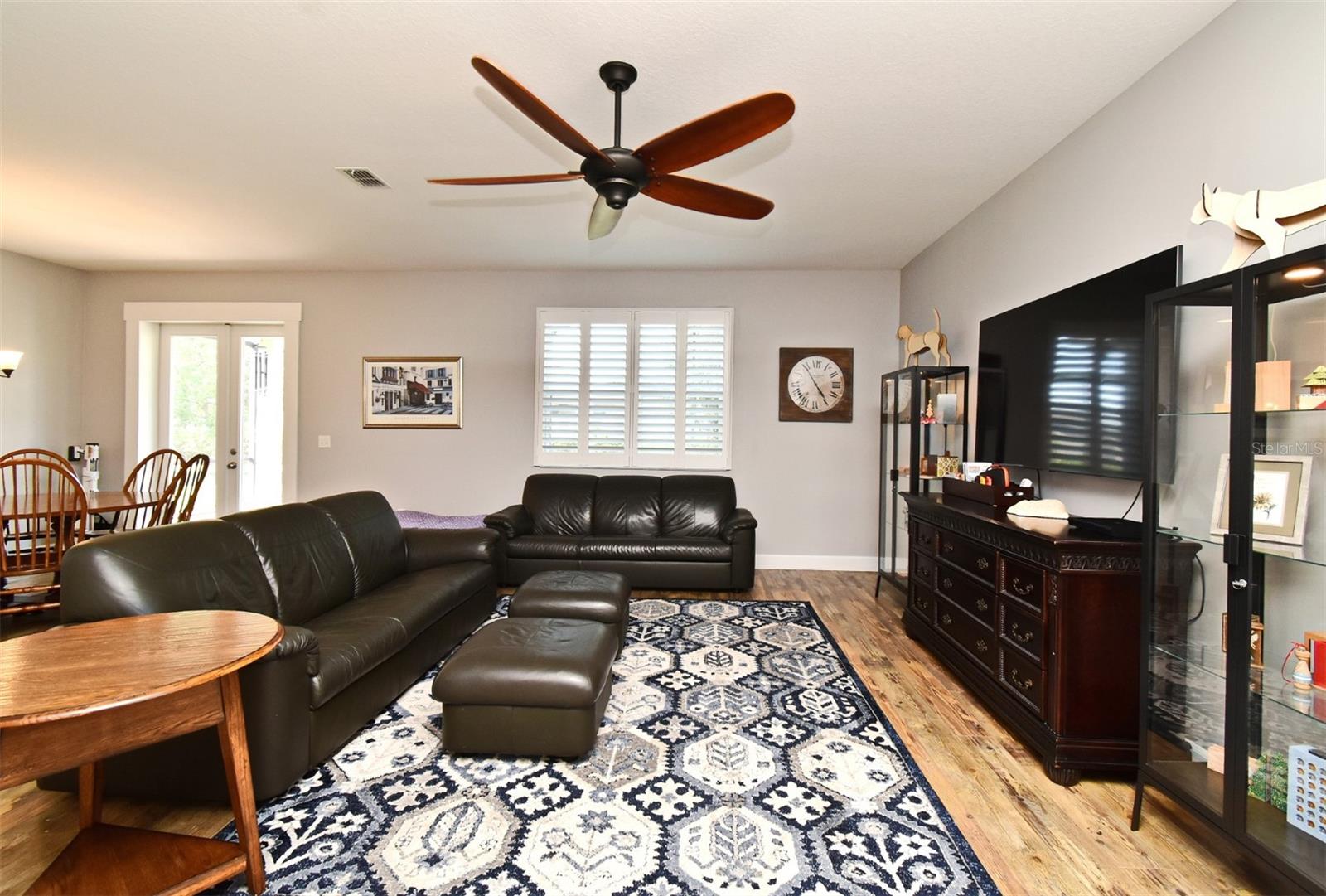 Image 5 of 49 For 9732 Royal Vista Avenue