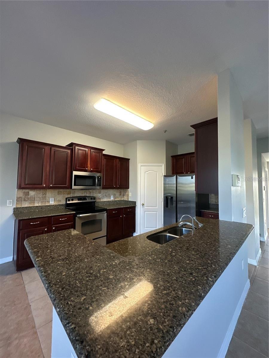 Image 3 of 31 For 2125 Betsy Ross Lane