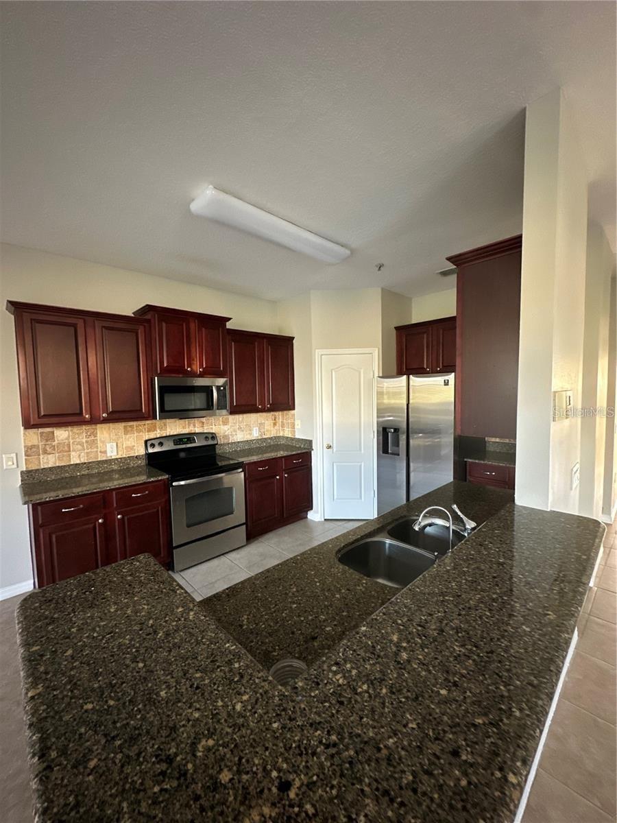 Image 4 of 31 For 2125 Betsy Ross Lane