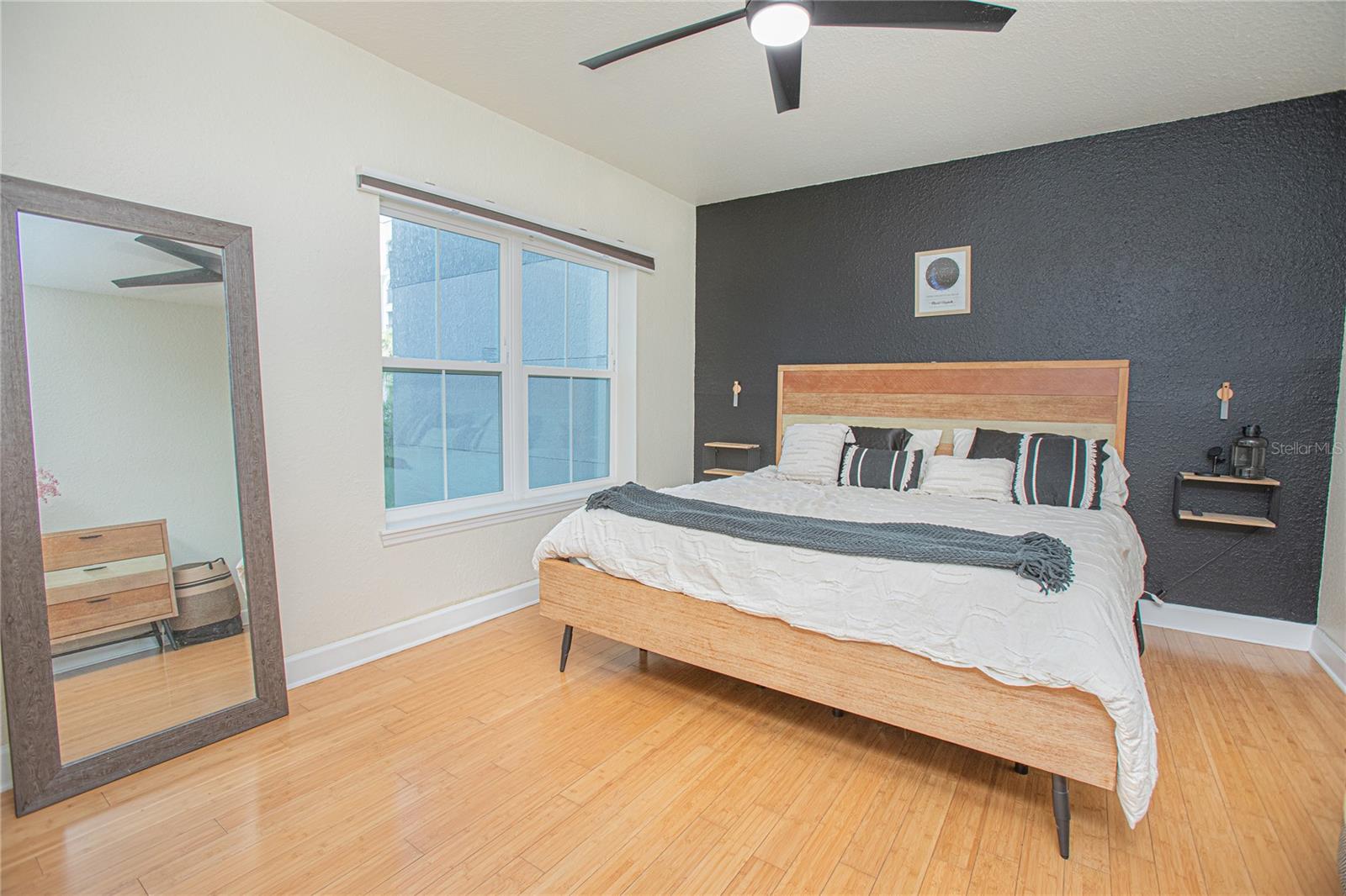Image 12 of 22 For 204 South Street 2061