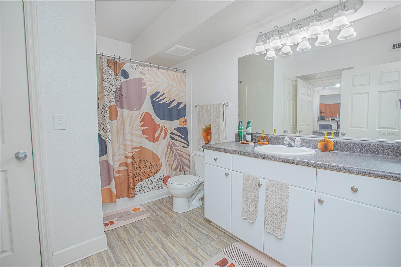 Image 17 of 22 For 204 South Street 2061
