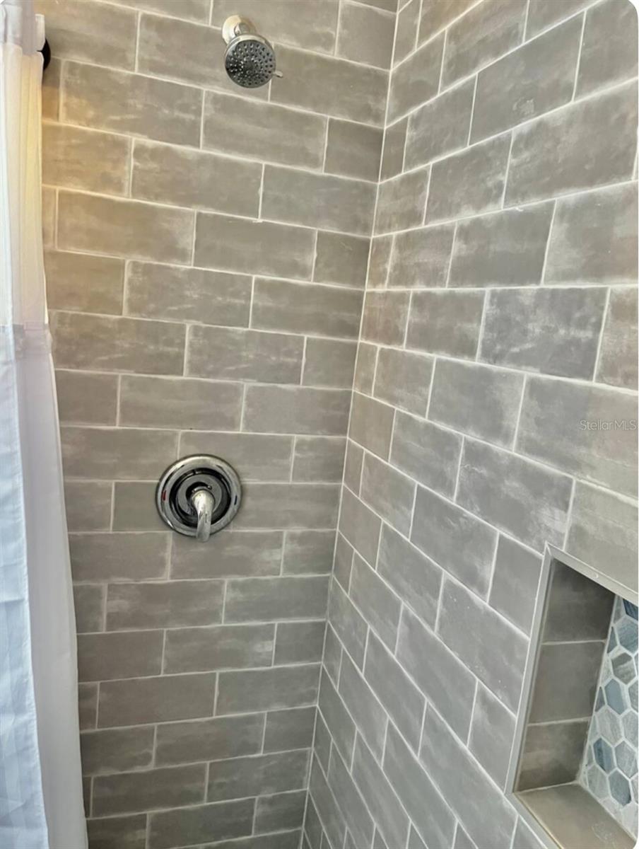 Image 21 of 40 For 681 Dalton Boulevard