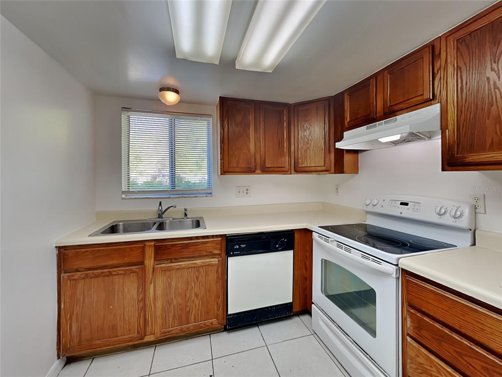 Image 2 of 16 For 2549 Oak Avenue A