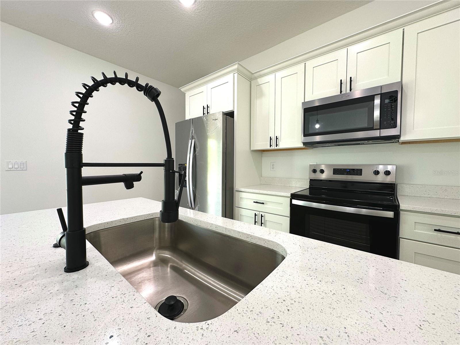Listing photo id 9 for 977 Anderson Lane