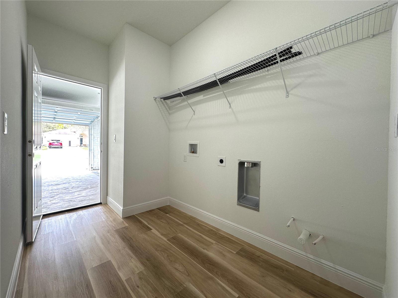 Listing photo id 35 for 977 Anderson Lane
