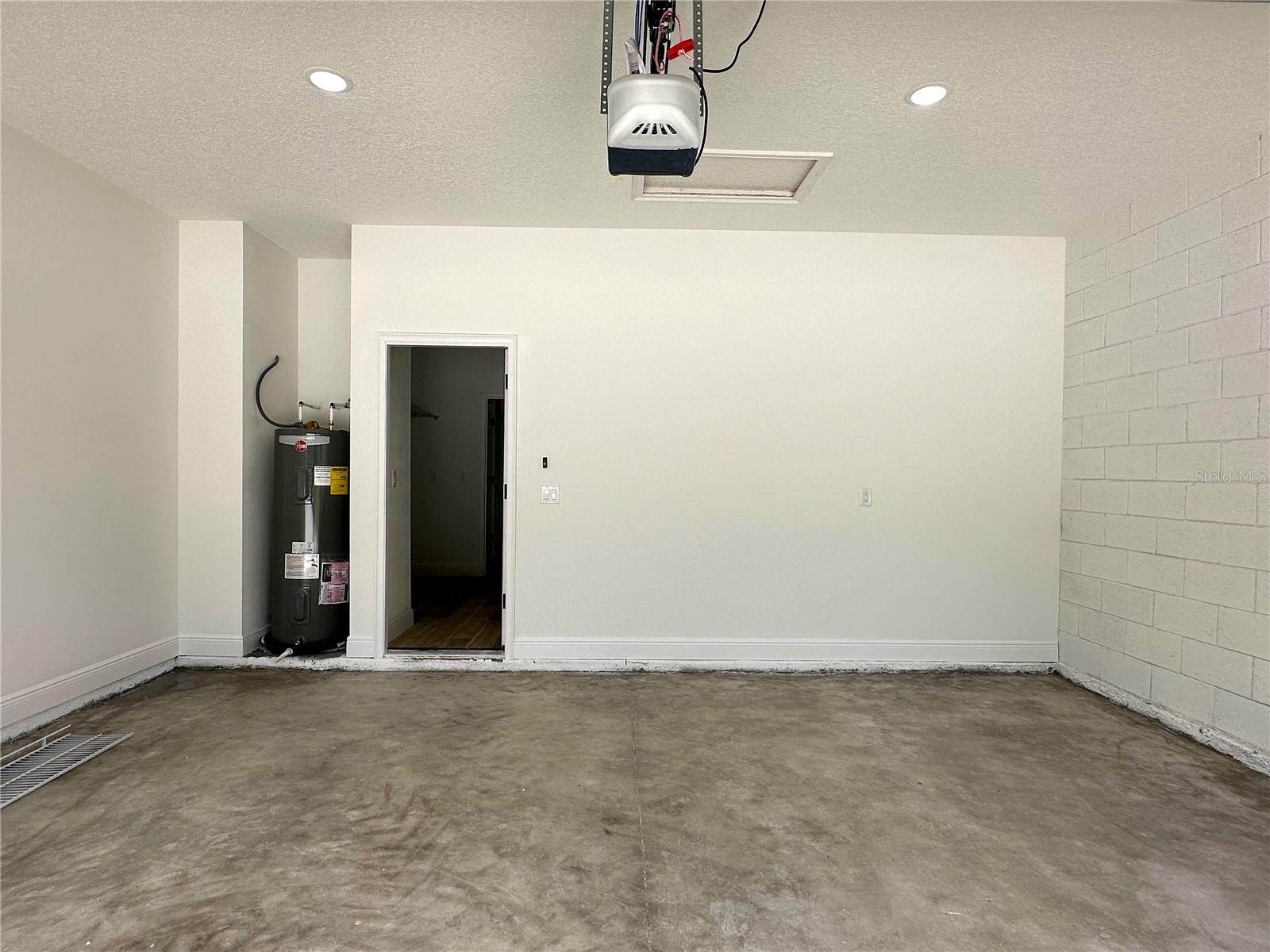Listing photo id 38 for 977 Anderson Lane