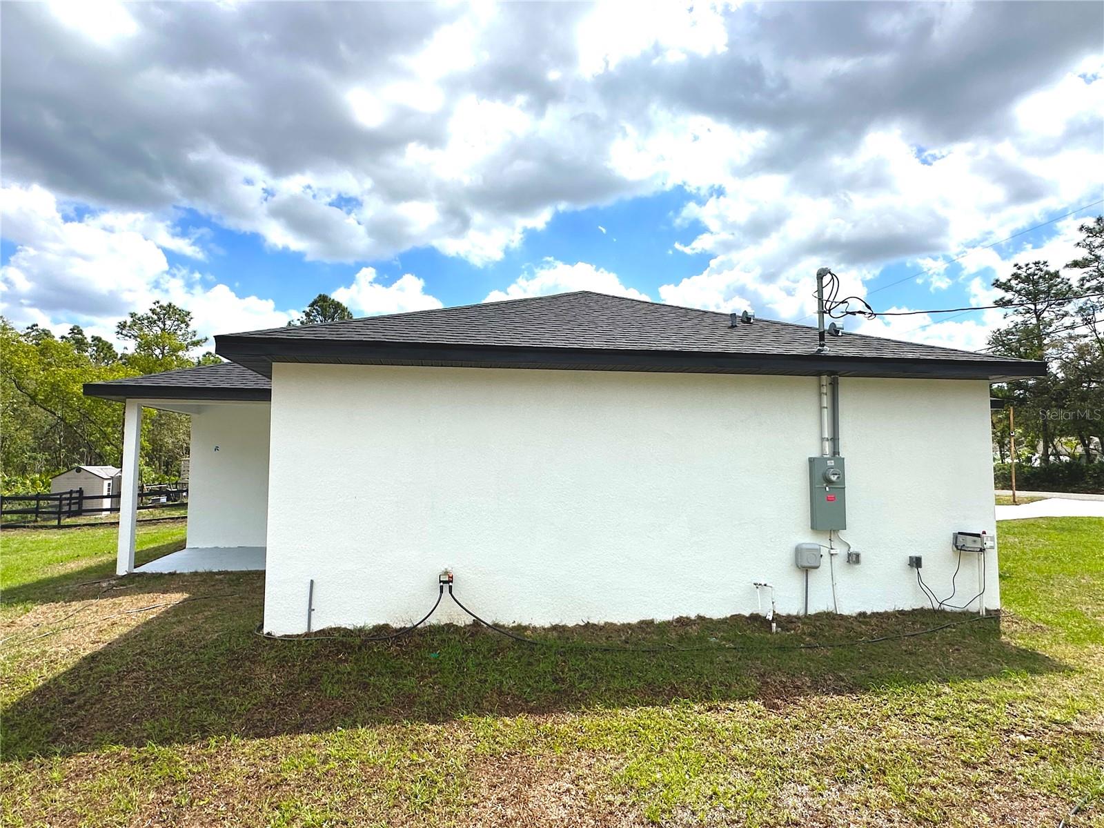Listing photo id 51 for 977 Anderson Lane