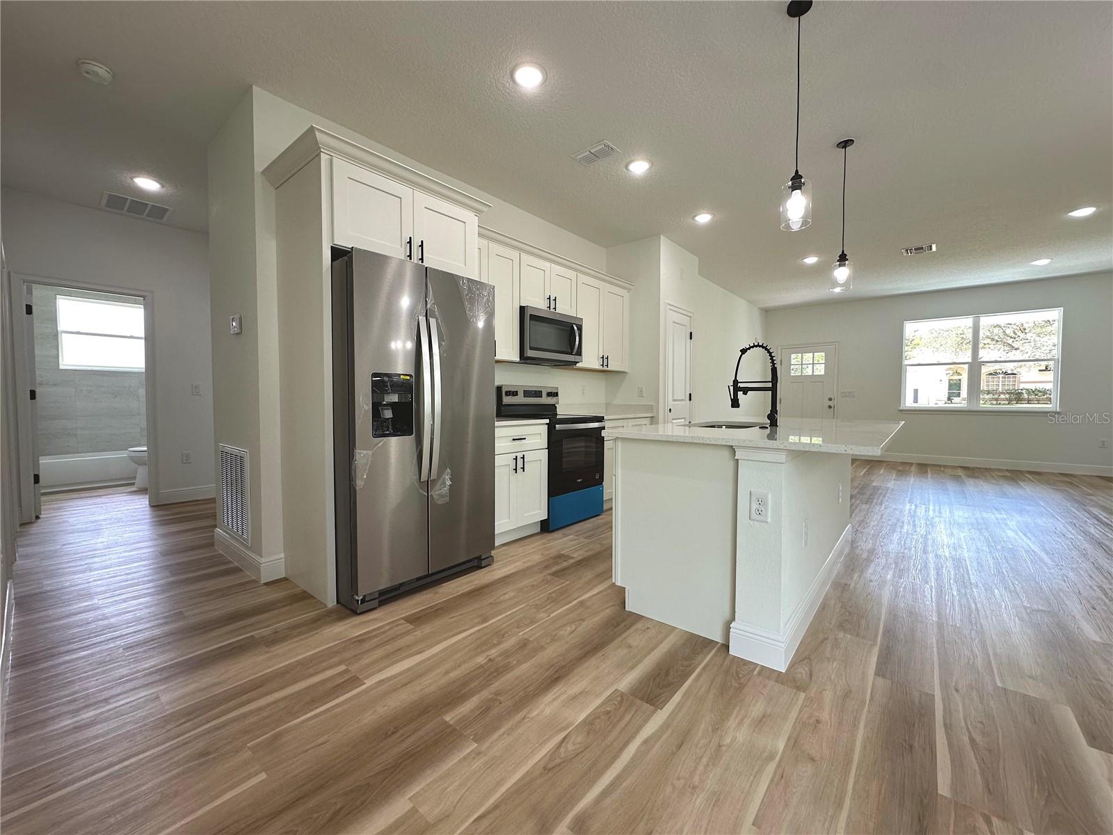 Listing photo id 4 for 977 Anderson Lane