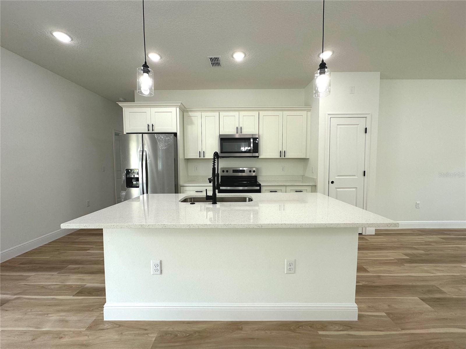 Listing photo id 7 for 977 Anderson Lane