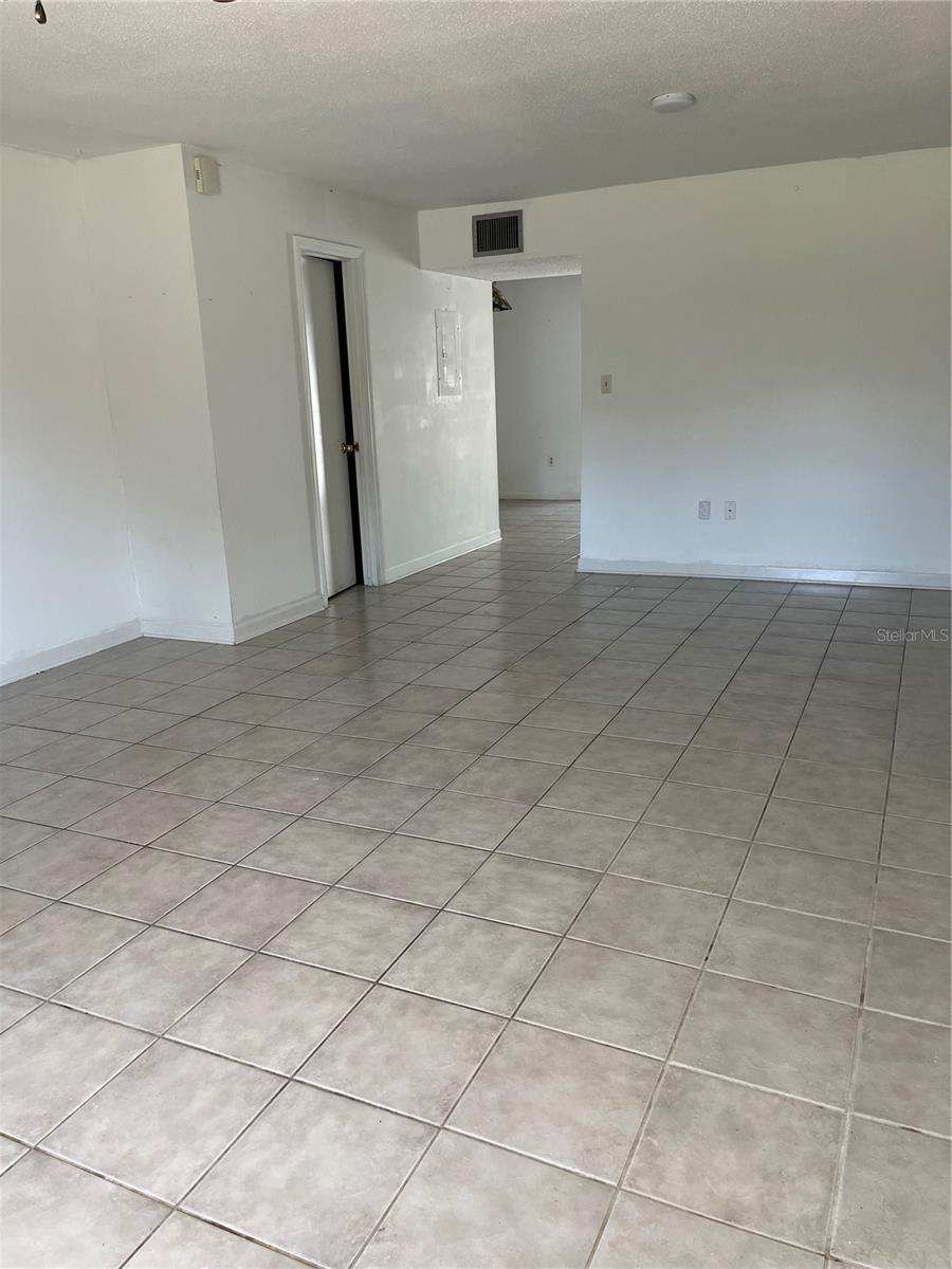 Image 3 of 15 For 5850 Cypress Gardens Boulevard 608