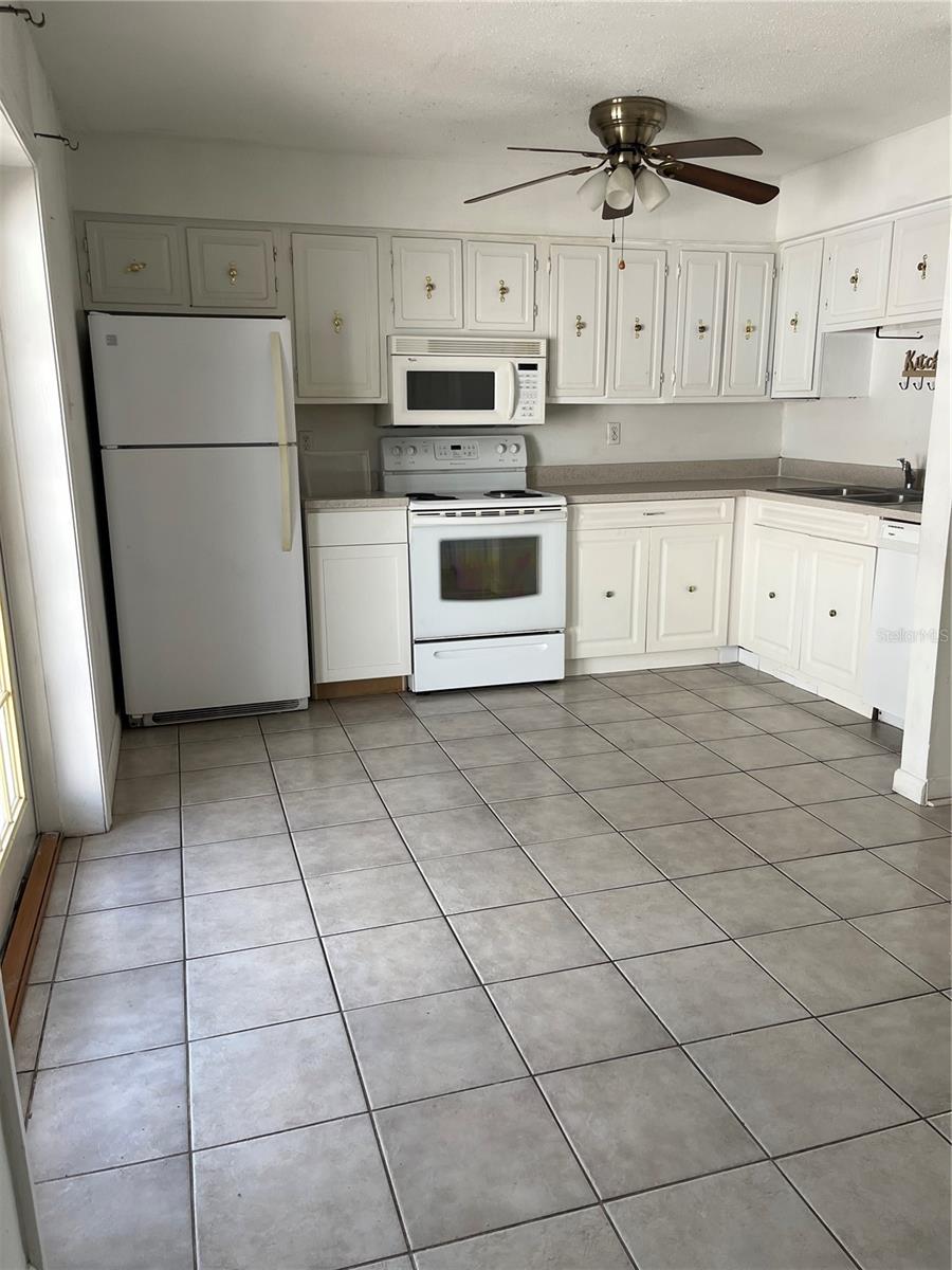 Image 5 of 15 For 5850 Cypress Gardens Boulevard 608