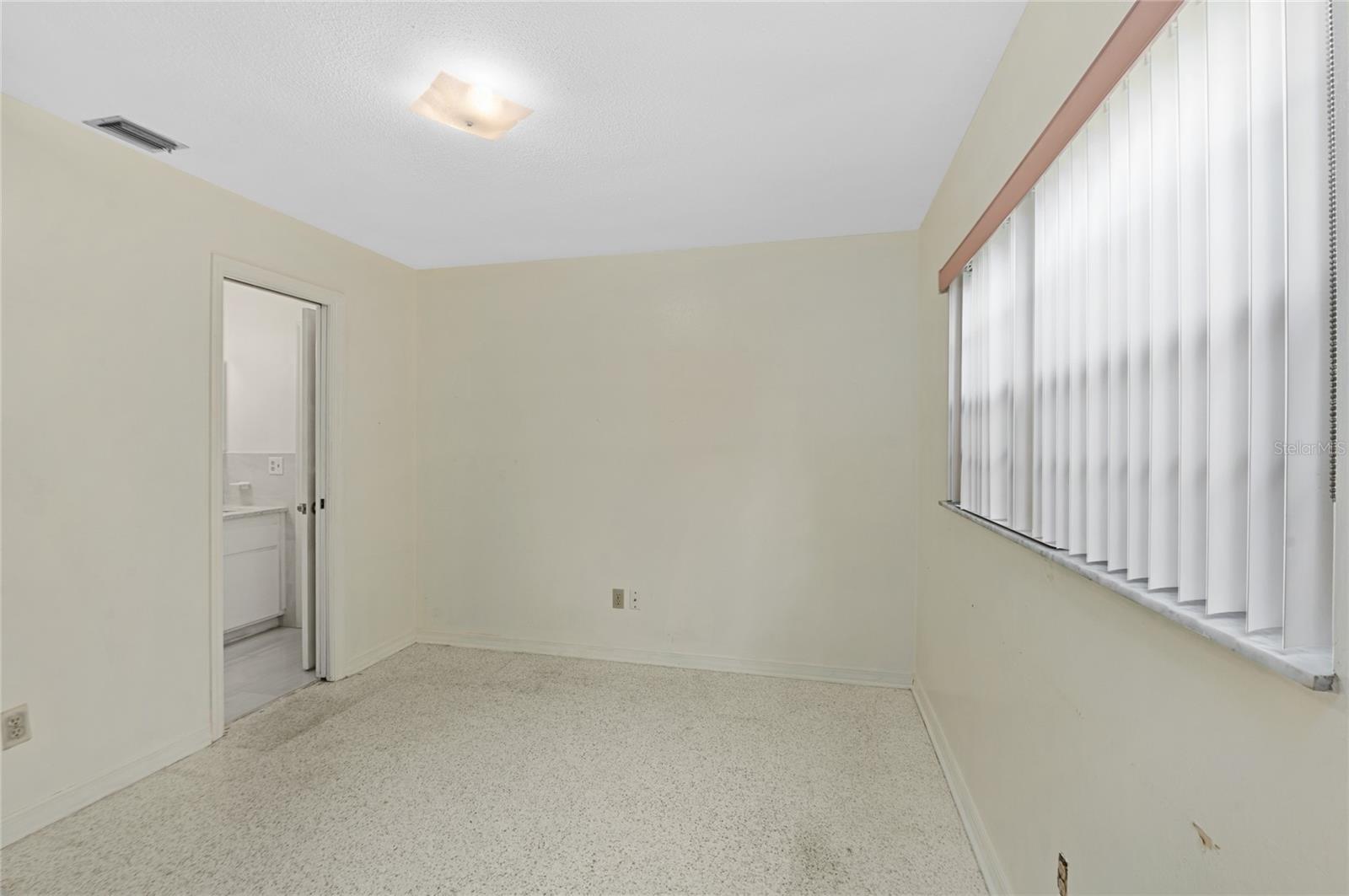 Image 17 of 61 For 826 Glen Arden Way