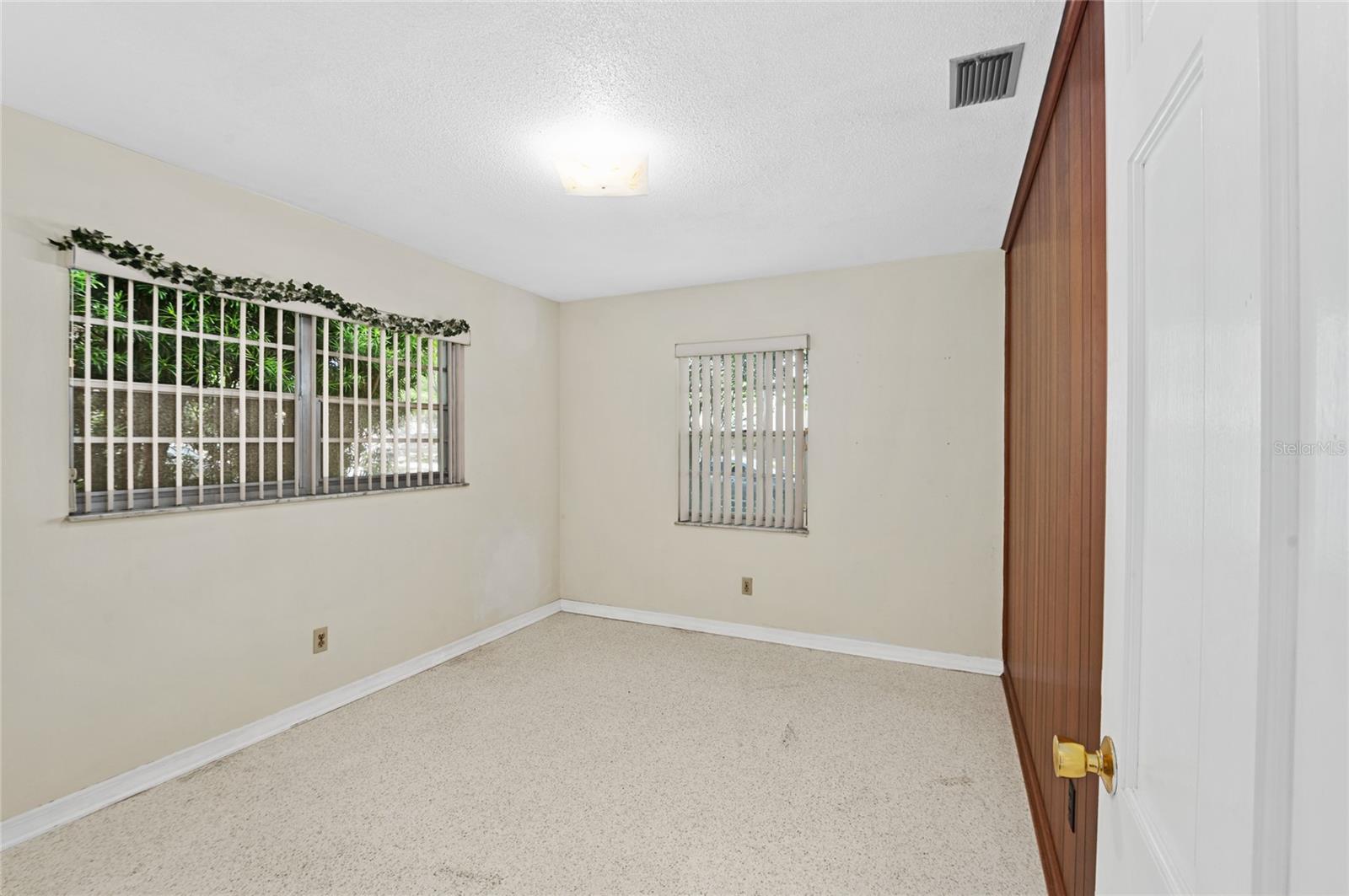 Image 18 of 61 For 826 Glen Arden Way