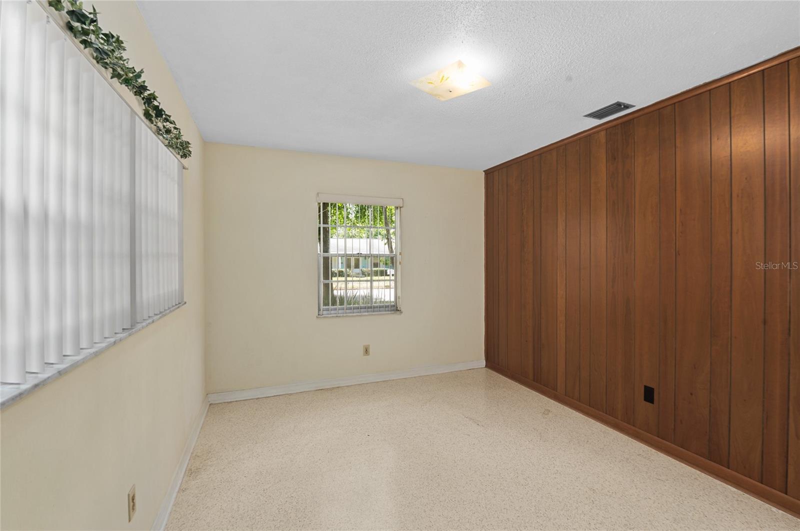 Image 19 of 61 For 826 Glen Arden Way