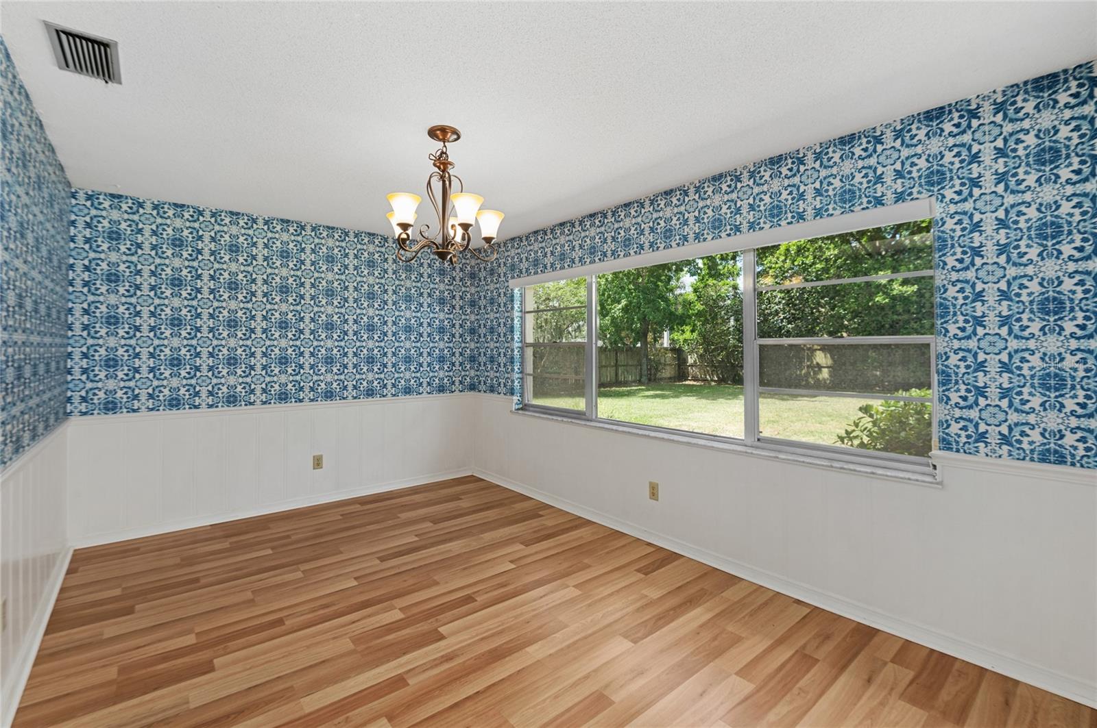Image 27 of 61 For 826 Glen Arden Way