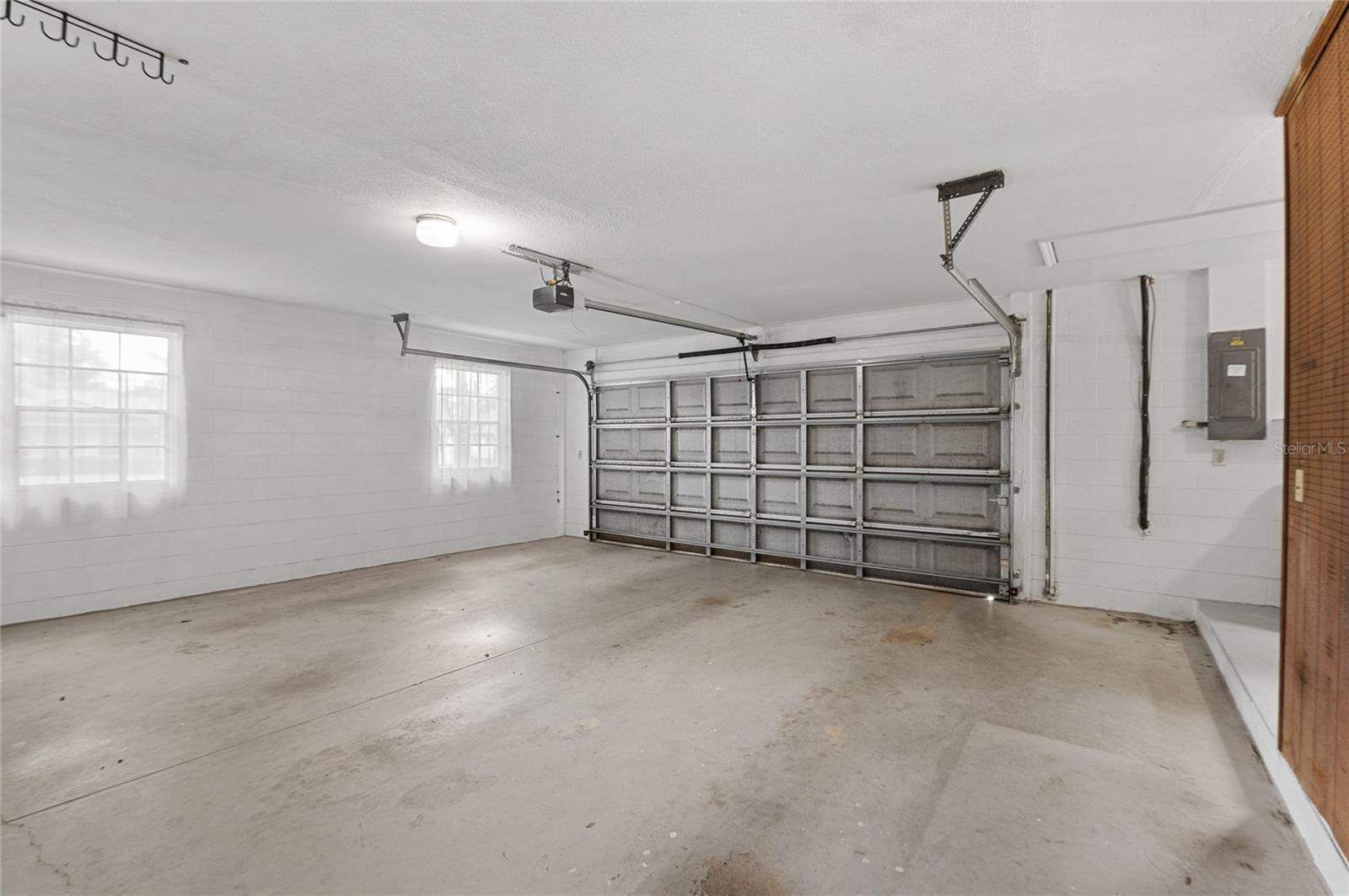 Image 29 of 61 For 826 Glen Arden Way