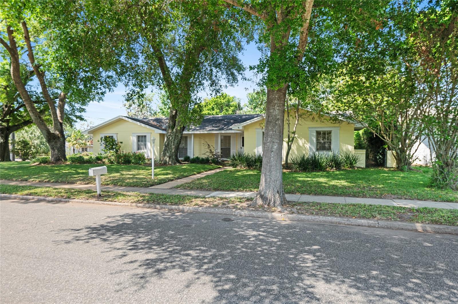 Image 3 of 61 For 826 Glen Arden Way