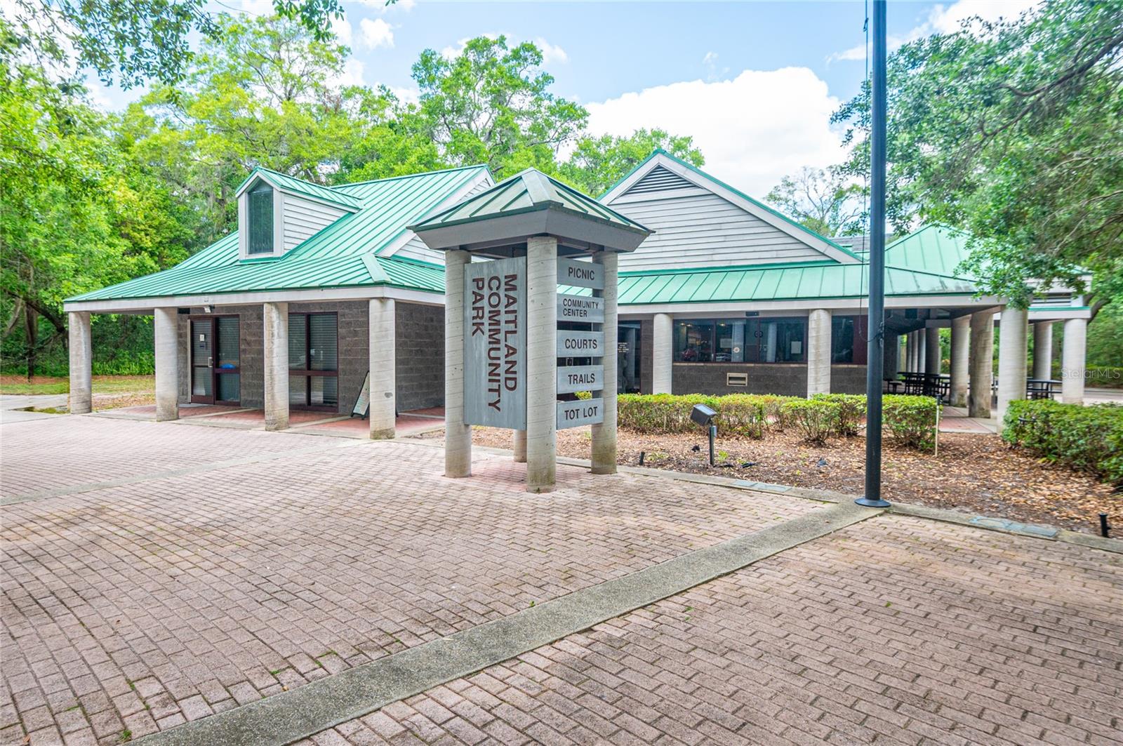 Image 42 of 61 For 826 Glen Arden Way