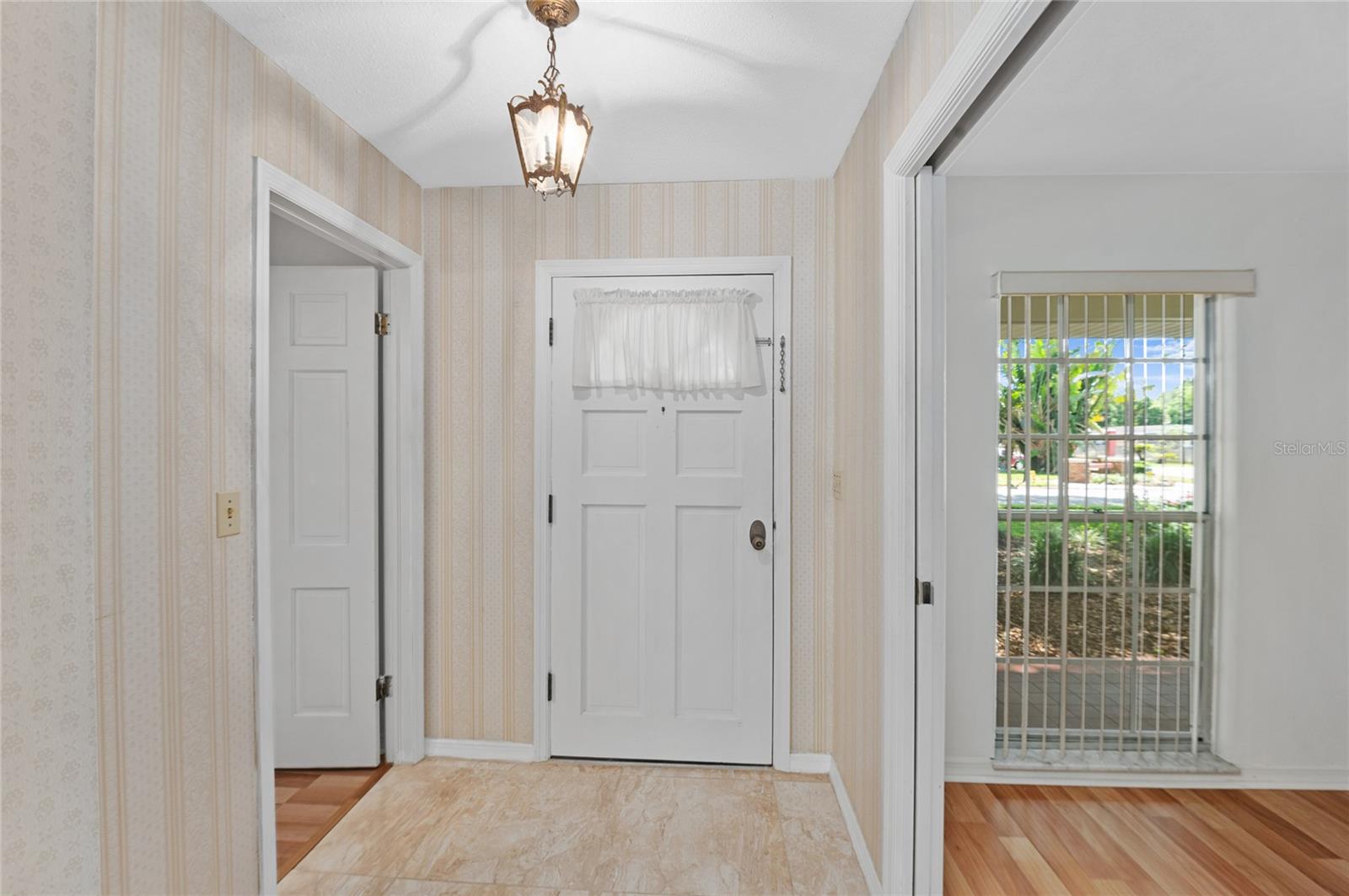 Image 8 of 61 For 826 Glen Arden Way