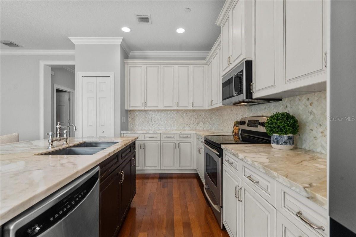 Image 15 of 72 For 2228 Osprey Avenue