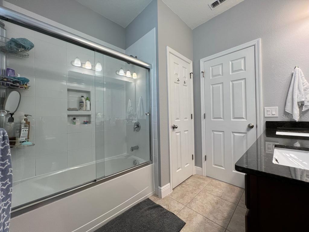 Image 21 of 33 For 7823 Summerlake Groves Street