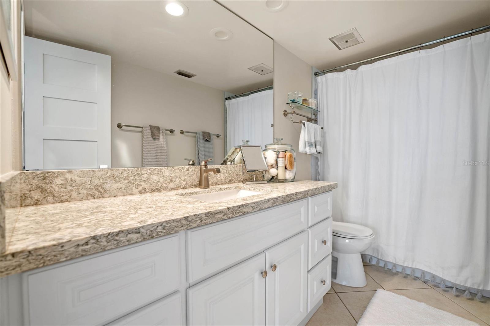 Image 22 of 45 For 4821 Saxon Drive B101