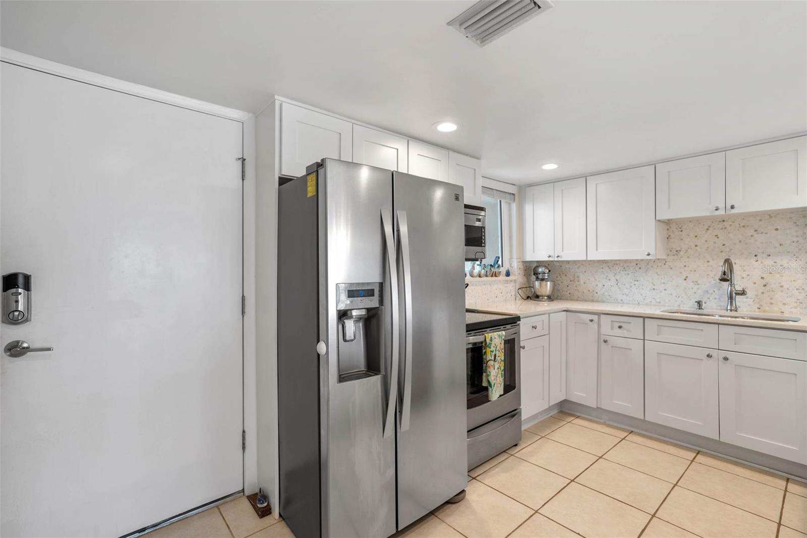 Image 6 of 45 For 4821 Saxon Drive B101