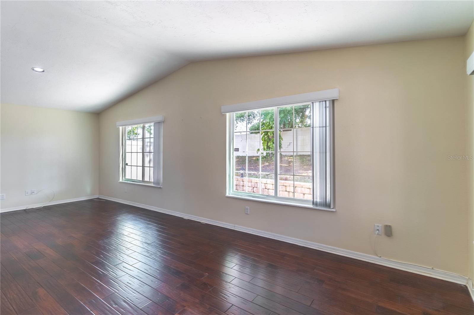 Image 15 of 33 For 941 Norfolk Court