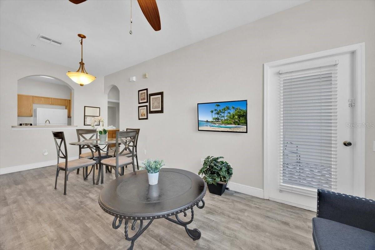 Image 5 of 26 For 8107 Coconut Palm Way 102
