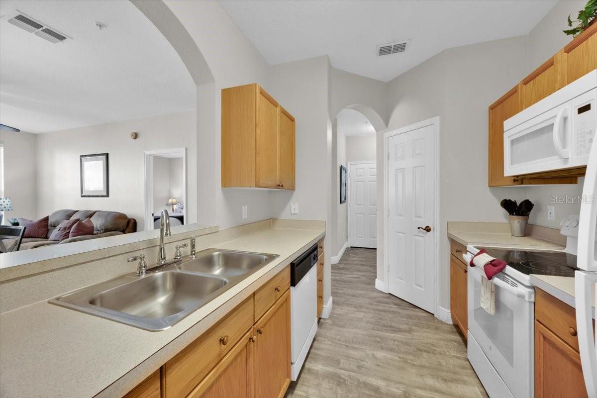 Image 8 of 26 For 8107 Coconut Palm Way 102