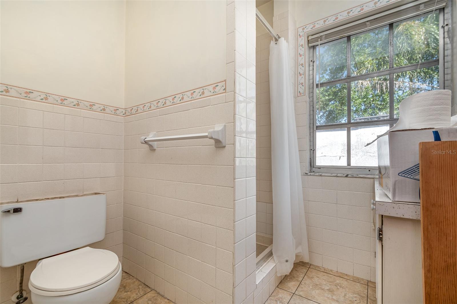 Image 16 of 46 For 406 Orange Avenue