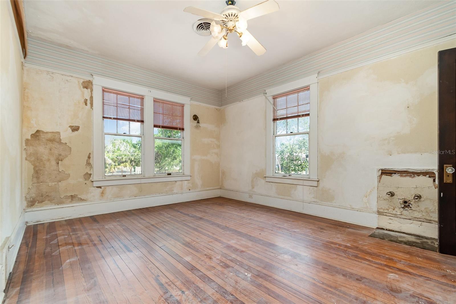 Image 17 of 46 For 406 Orange Avenue