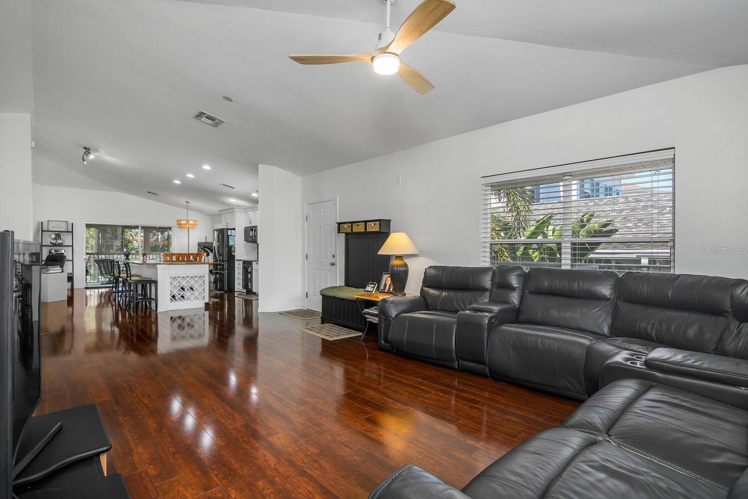 Image 11 of 50 For 7749 Victoria Cove Court