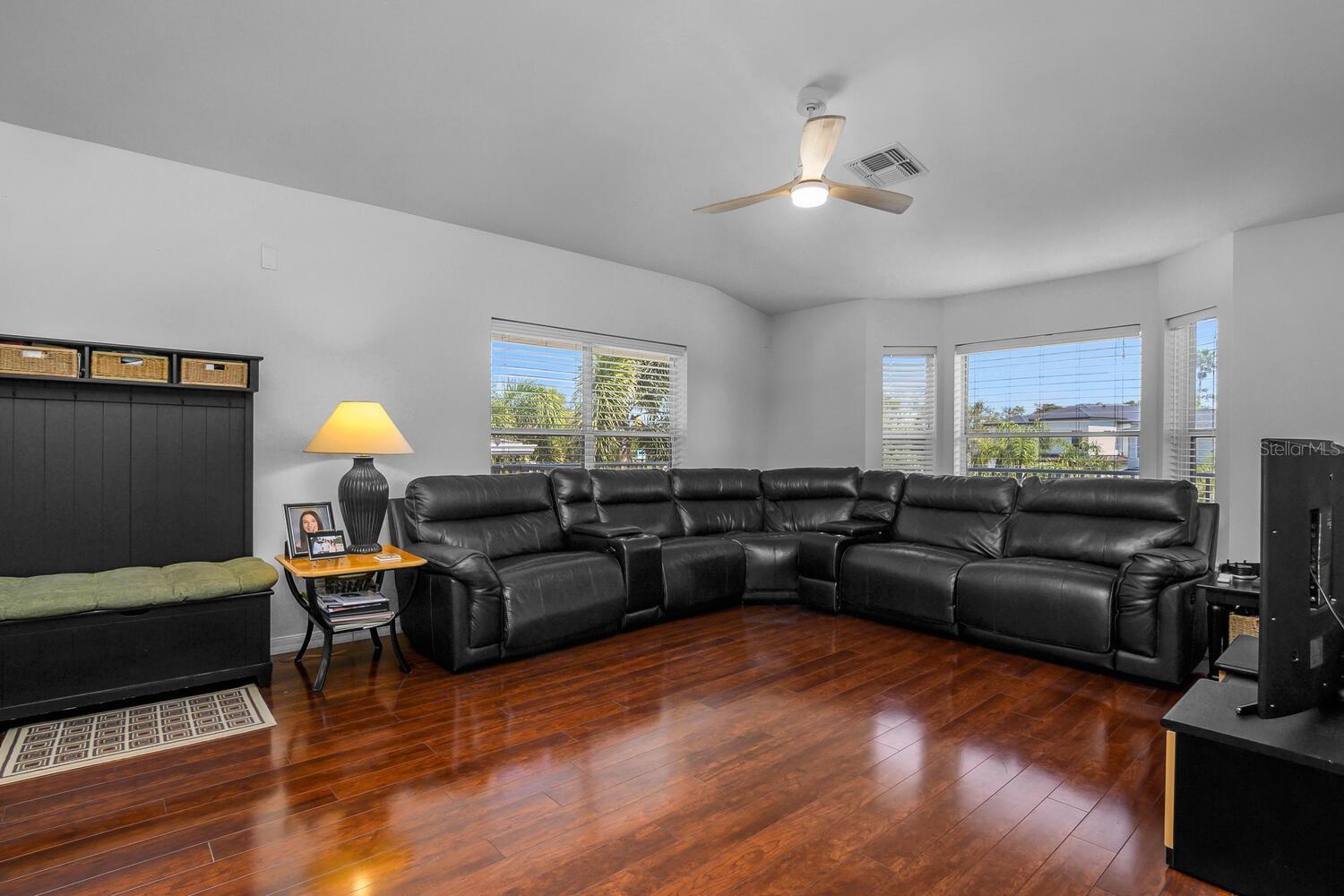 Image 12 of 50 For 7749 Victoria Cove Court