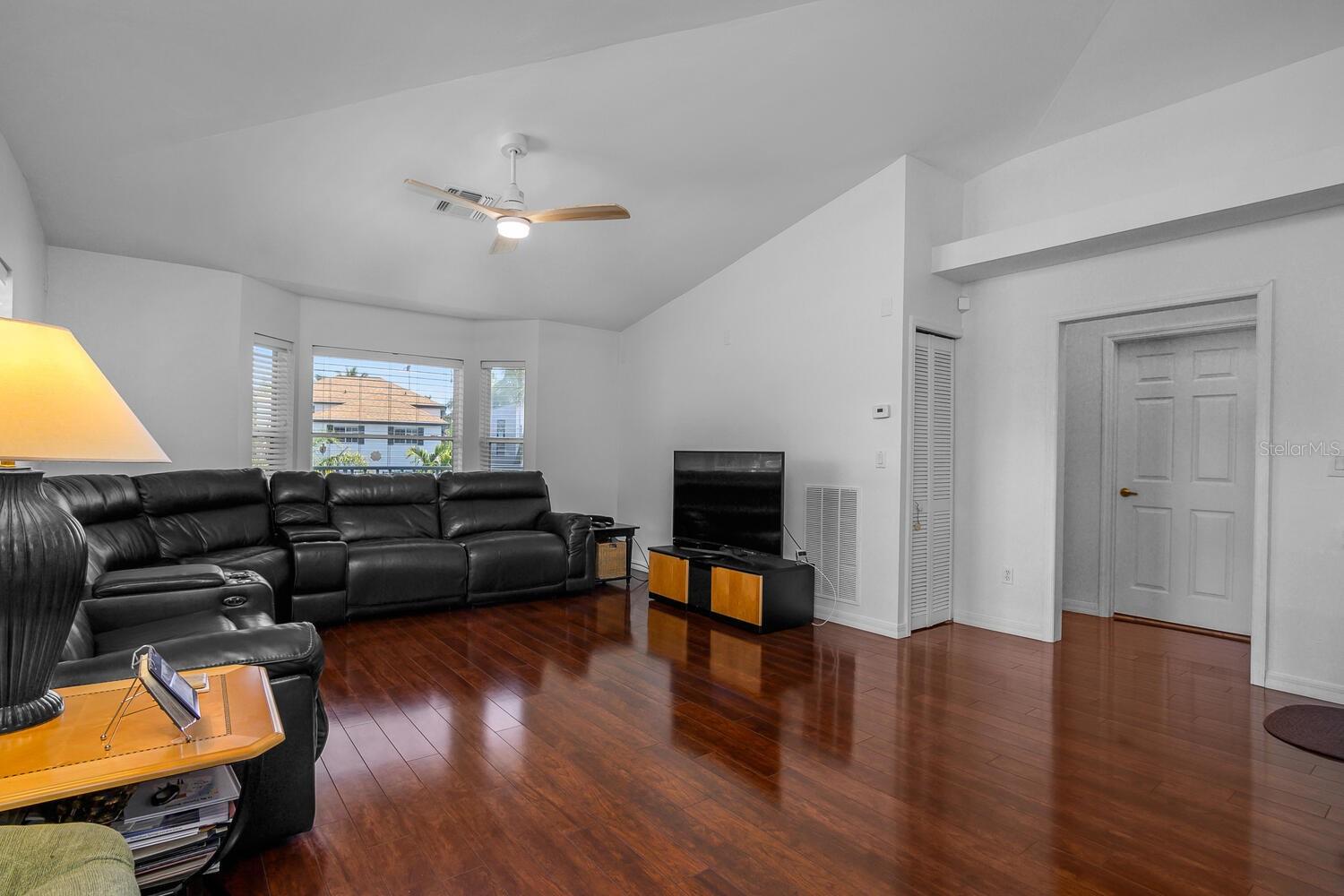 Image 13 of 50 For 7749 Victoria Cove Court