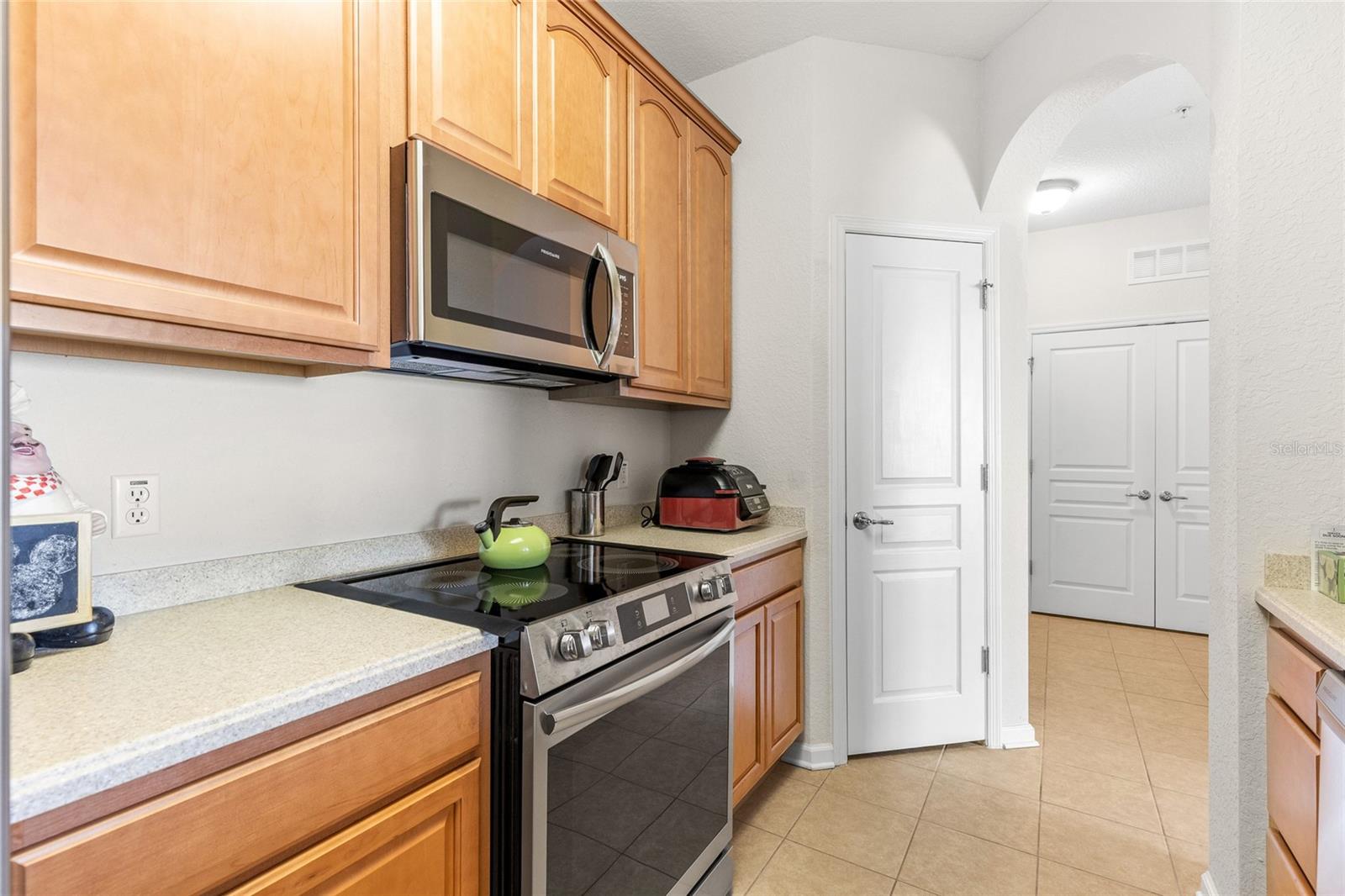 Image 4 of 49 For 8296 Portofino Drive 405