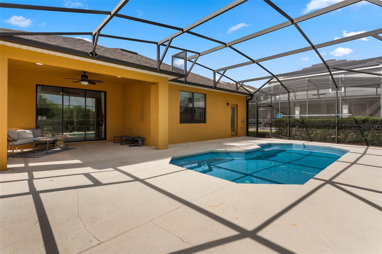 Image 19 of 45 For 2142 Victoria Drive