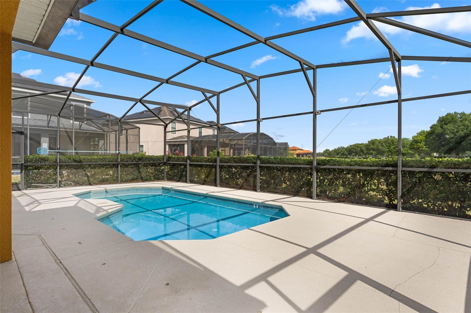 Image 21 of 45 For 2142 Victoria Drive