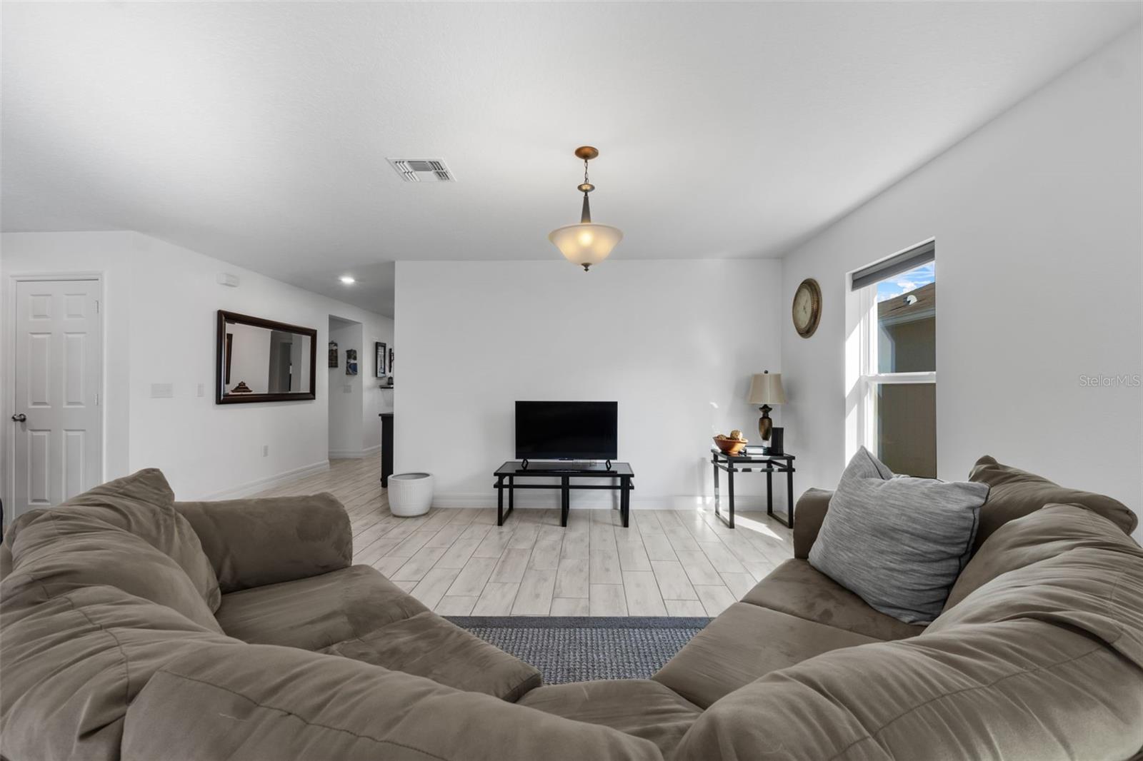 Image 4 of 38 For 1328 Pompay Drive