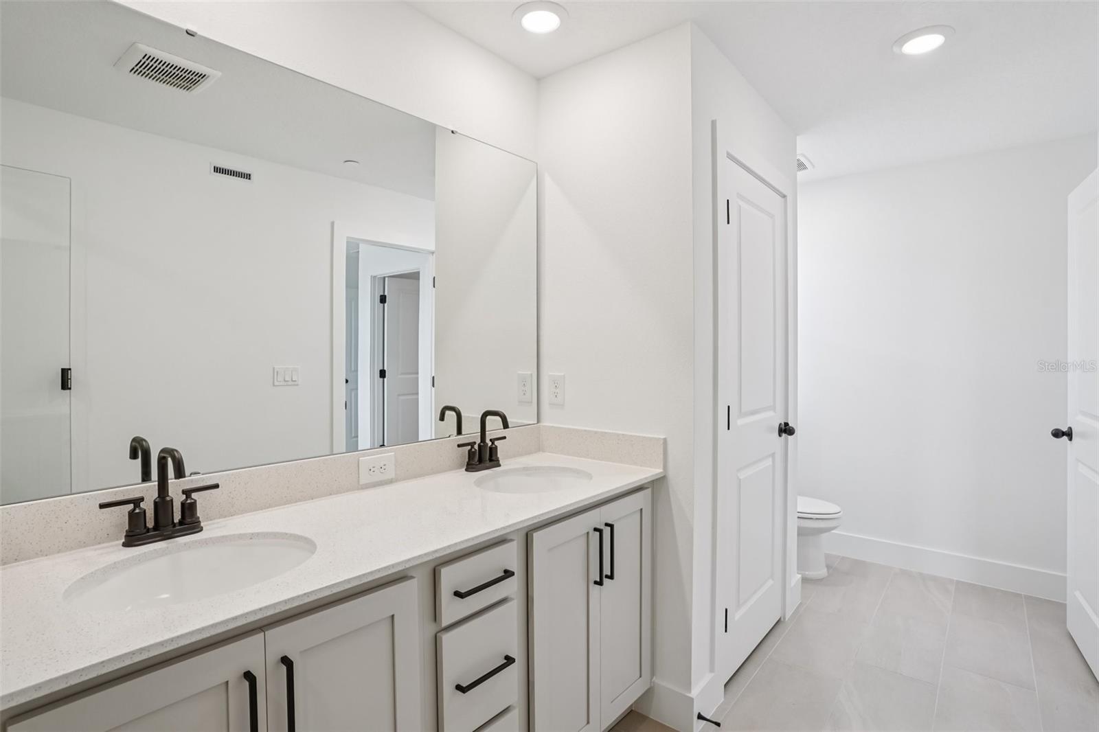 Image 30 of 41 For 15483 Hamlin Park Drive