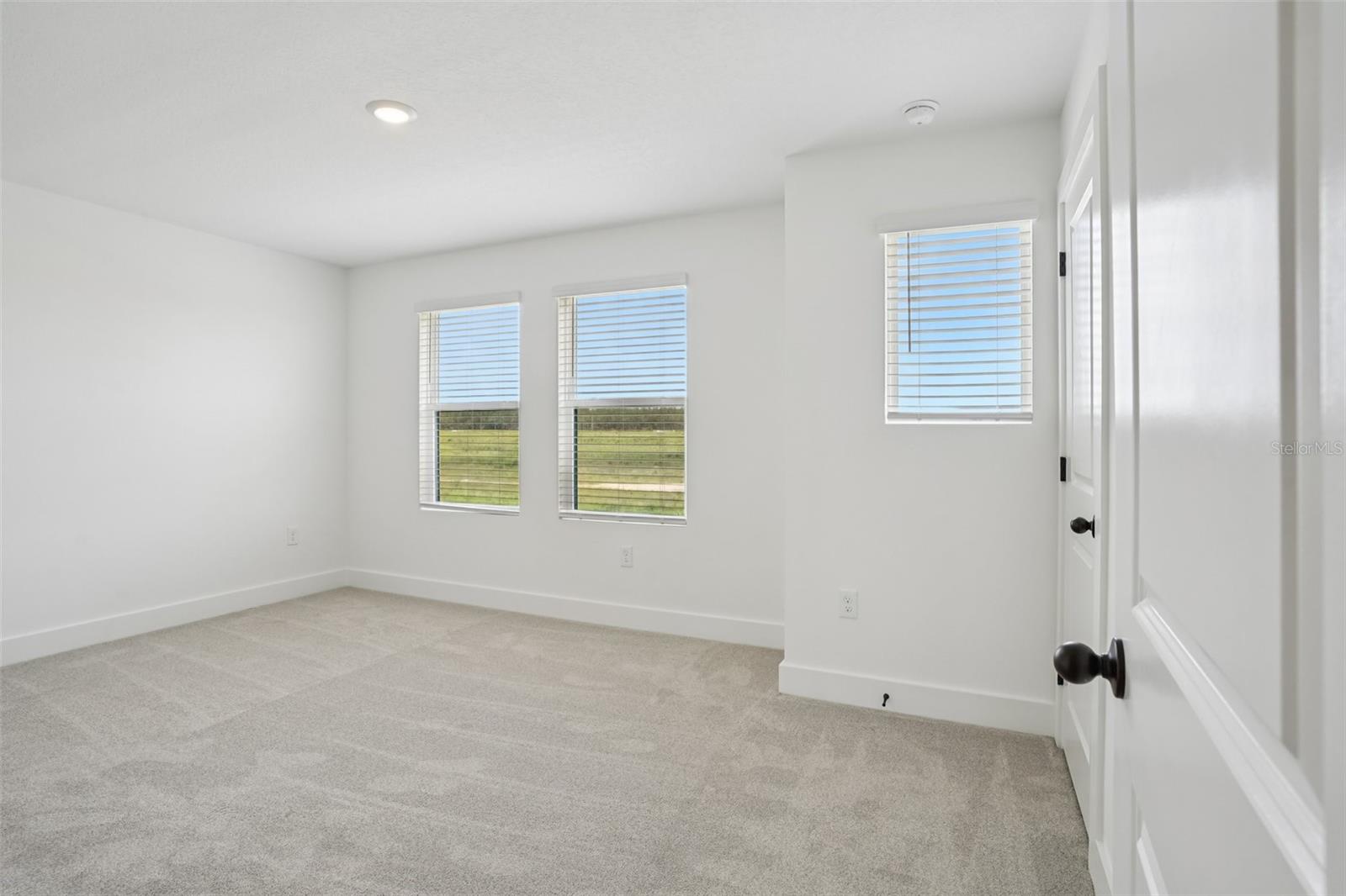 Image 31 of 41 For 15483 Hamlin Park Drive