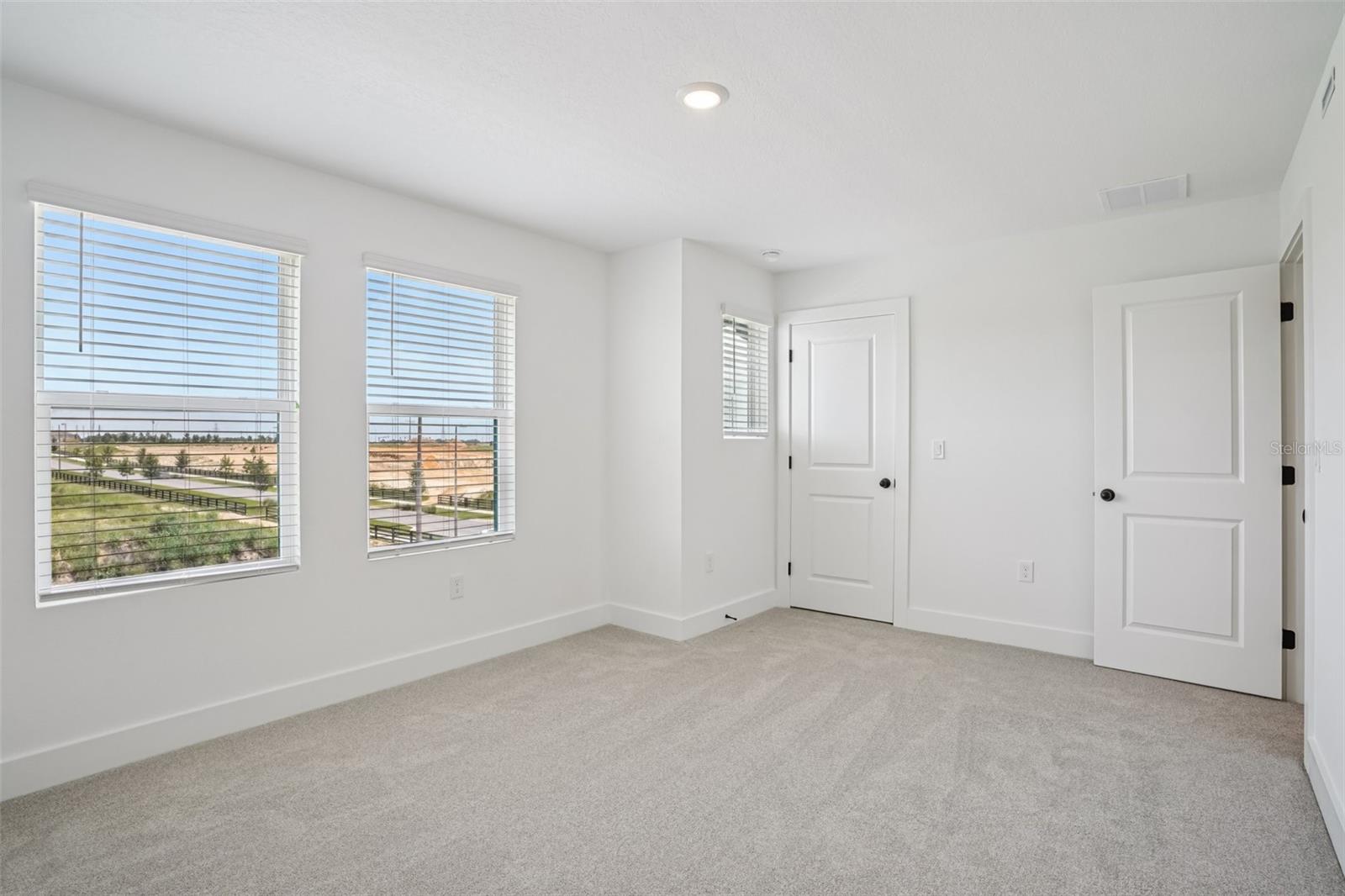 Image 32 of 41 For 15483 Hamlin Park Drive